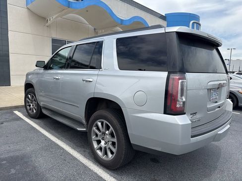 Used 2017 GMC Yukon SLT w/ Premium Edition AWD/4WD image 3