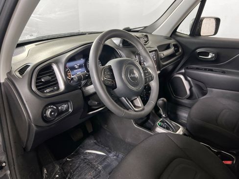 Used 2022 Jeep Renegade Latitude image 9