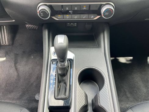 Used 2025 Nissan Altima 2.5 SV FWD image 41