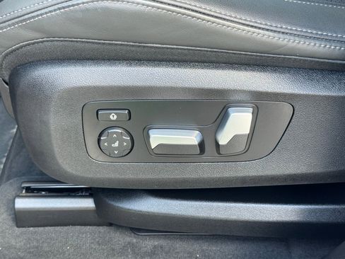 Used 2025 BMW X5 sDrive40i image 25