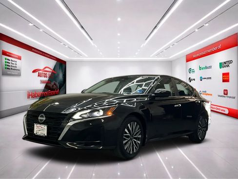 Used 2023 Nissan Altima 2.5 SV FWD image 3