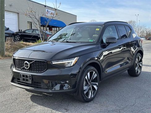 Used 2024 Volvo XC40 B5 Plus w/ Protection Package Premier image 23
