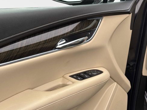 Used 2017 Cadillac XT5 FWD w/ LPO, Wheel Lock Package image 19