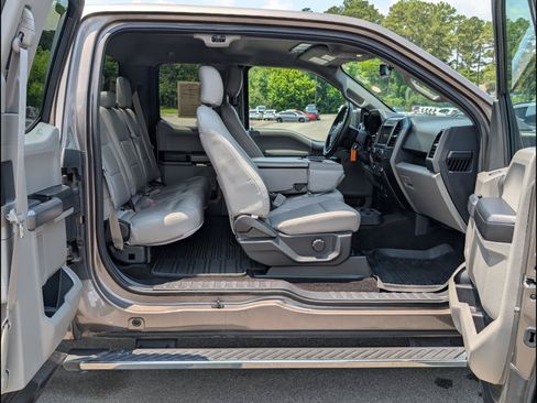 Used 2018 Ford F150 XLT w/ Equipment Group 301A Mid AWD/4WD image 19