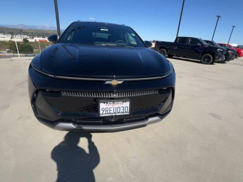 Used 2025 Chevrolet Equinox EV LT w/ Convenience Package image 3