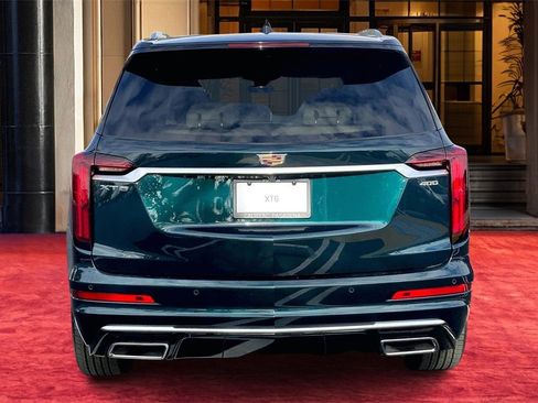 Used 2025 Cadillac XT6 Premium Luxury image 5