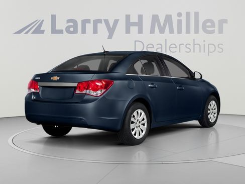 Used 2014 Chevrolet Cruze LT FWD image 2
