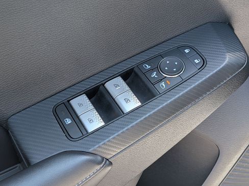 Used 2025 Mitsubishi Outlander SE FWD image 13