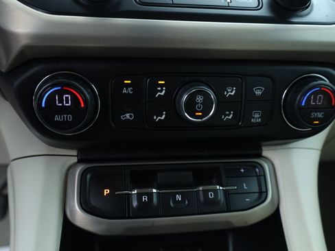 Used 2022 GMC Acadia Denali w/ Denali Ultimate Package image 10