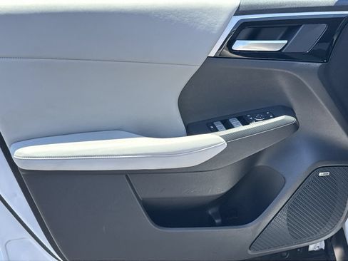 Used 2025 Mitsubishi Outlander AWD image 14