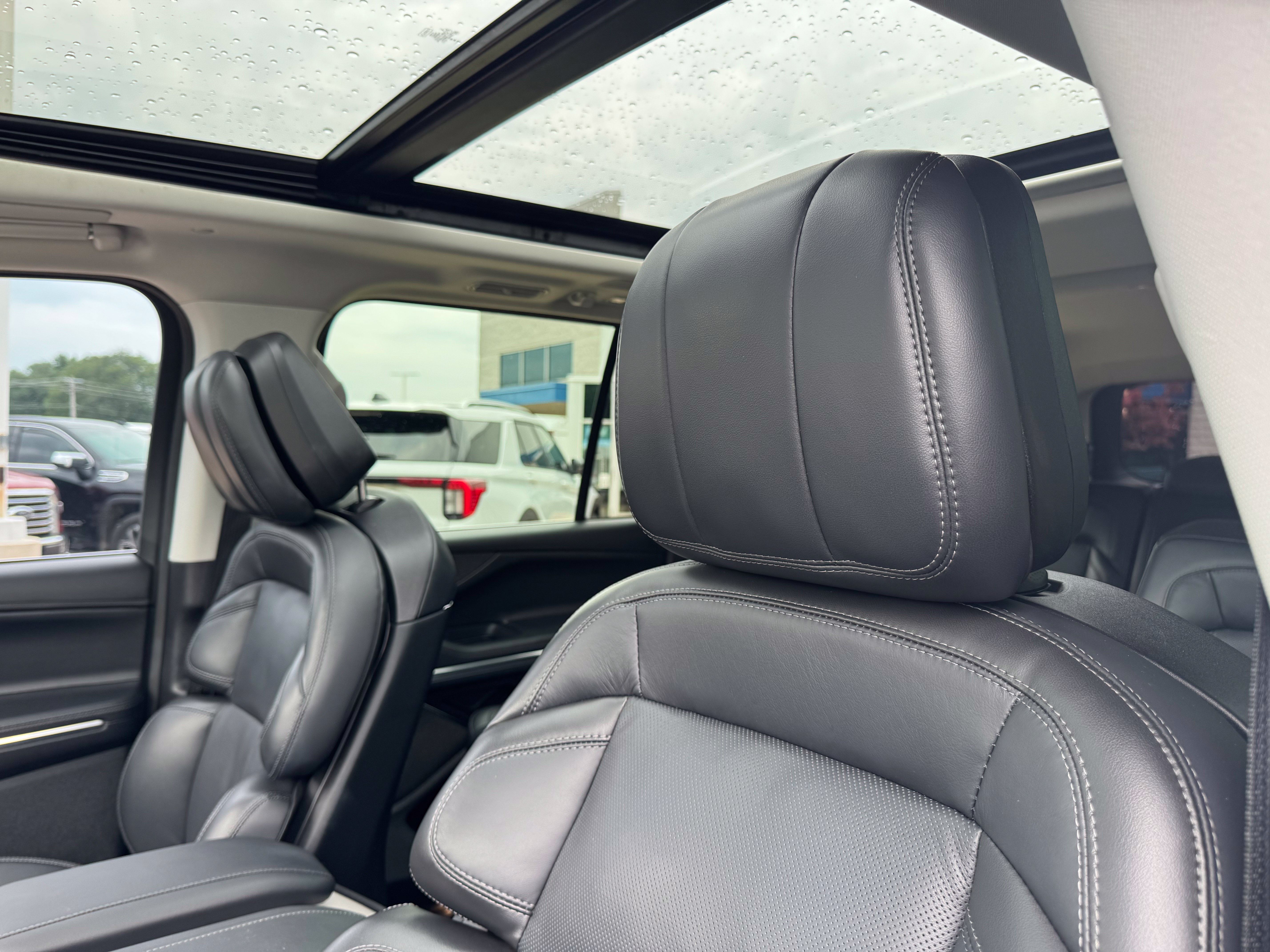 Used 2025 Lincoln Navigator L Reserve AWD/4WD image 38