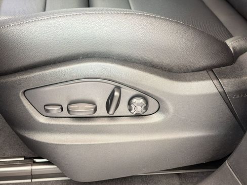 Used 2026 Porsche Cayenne image 16