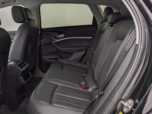 Used 2023 Audi e-tron Premium image 17