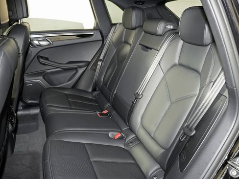 Used 2026 Porsche Macan AWD/4WD image 34