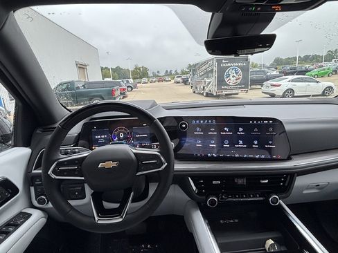 New 2026 Chevrolet Suburban Premier image 6