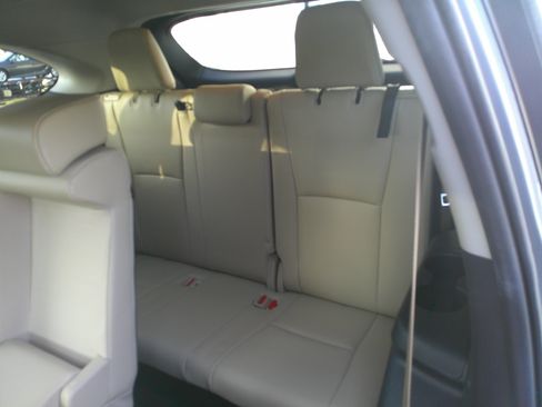 Used 2023 Toyota Highlander XLE image 30