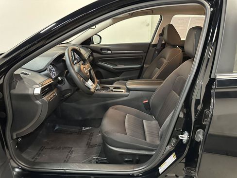 Used 2025 Nissan Altima 2.5 SV FWD image 22