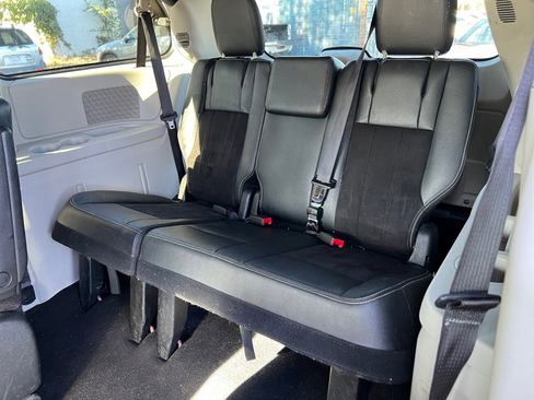 Used 2020 Dodge Grand Caravan SXT image 26