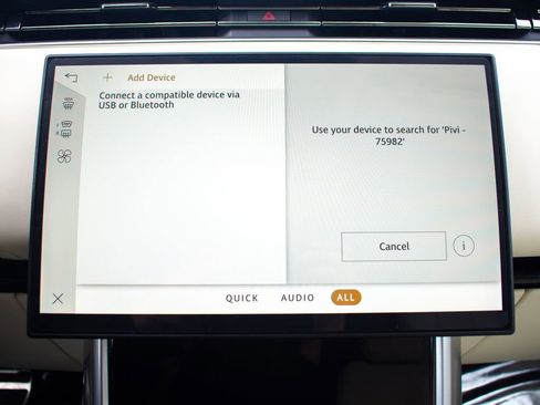 Used 2025 Land Rover Range Rover SE image 32