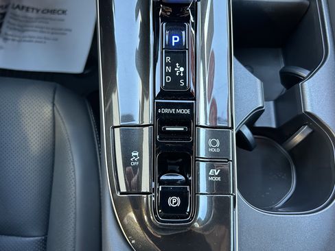 Certified 2025 Toyota Crown Signia image 35