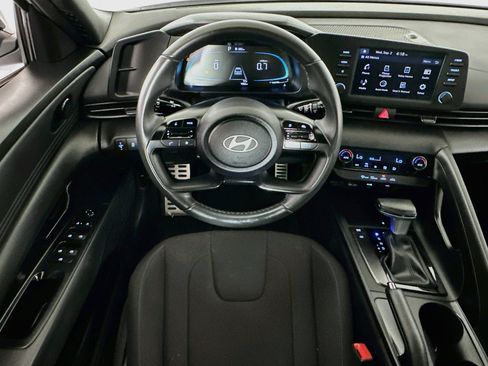Used 2025 Hyundai Elantra Sport FWD image 21