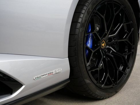 Used 2023 Lamborghini Huracan EVO image 10