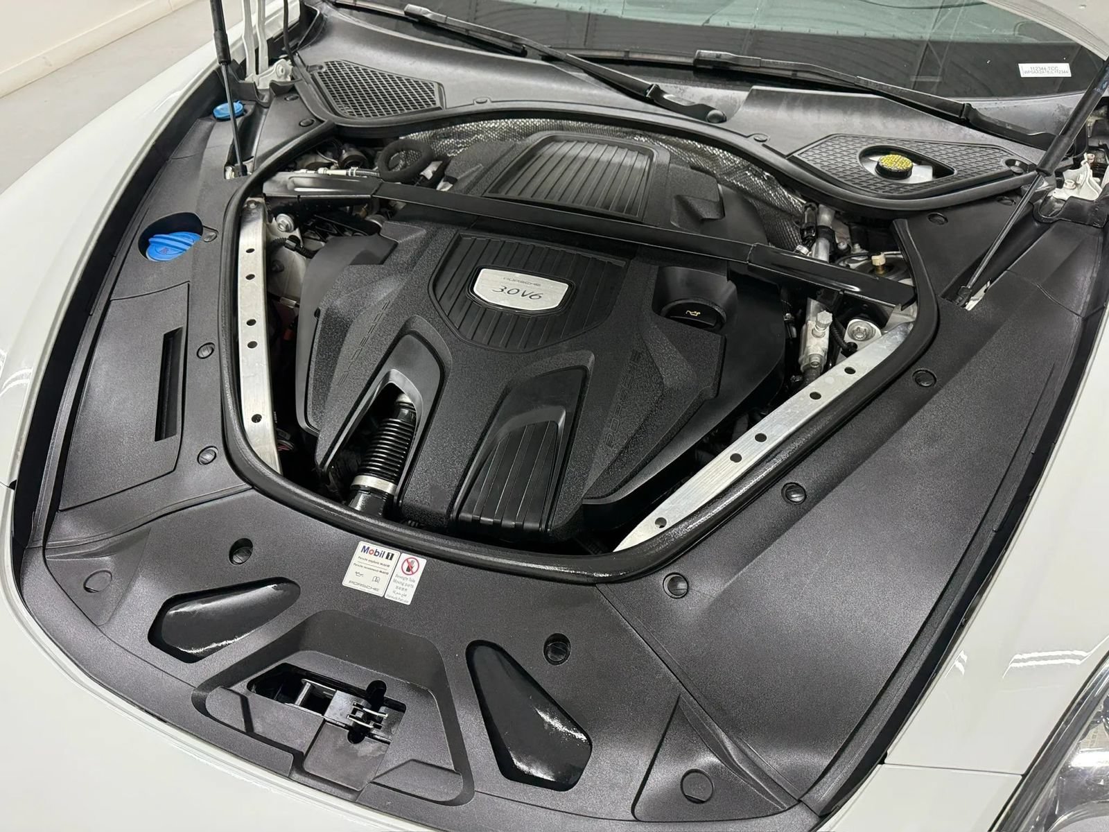 Used 2018 Porsche Panamera RWD image 54