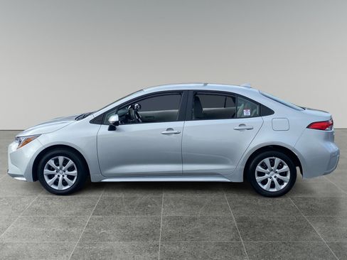 Used 2025 Toyota Corolla LE w/ Convenience Package image 2