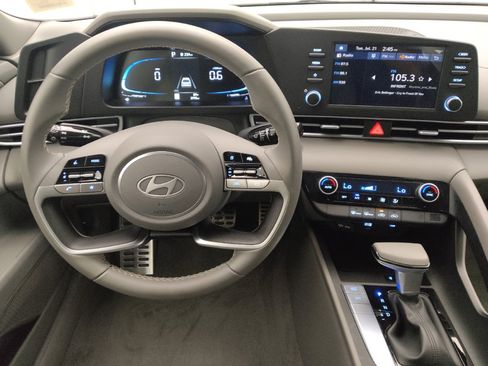 Used 2025 Hyundai Elantra Sport FWD image 22
