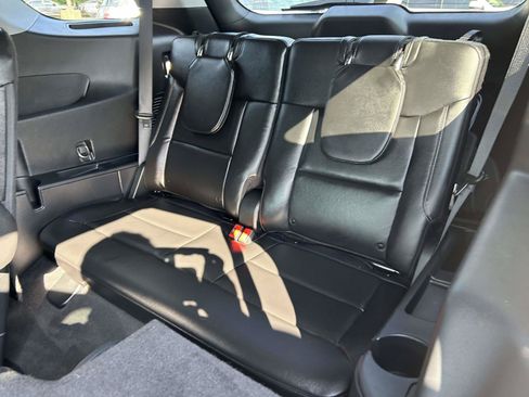 Used 2022 Ford Explorer Limited w/ Equipment Group 301A RWD image 17