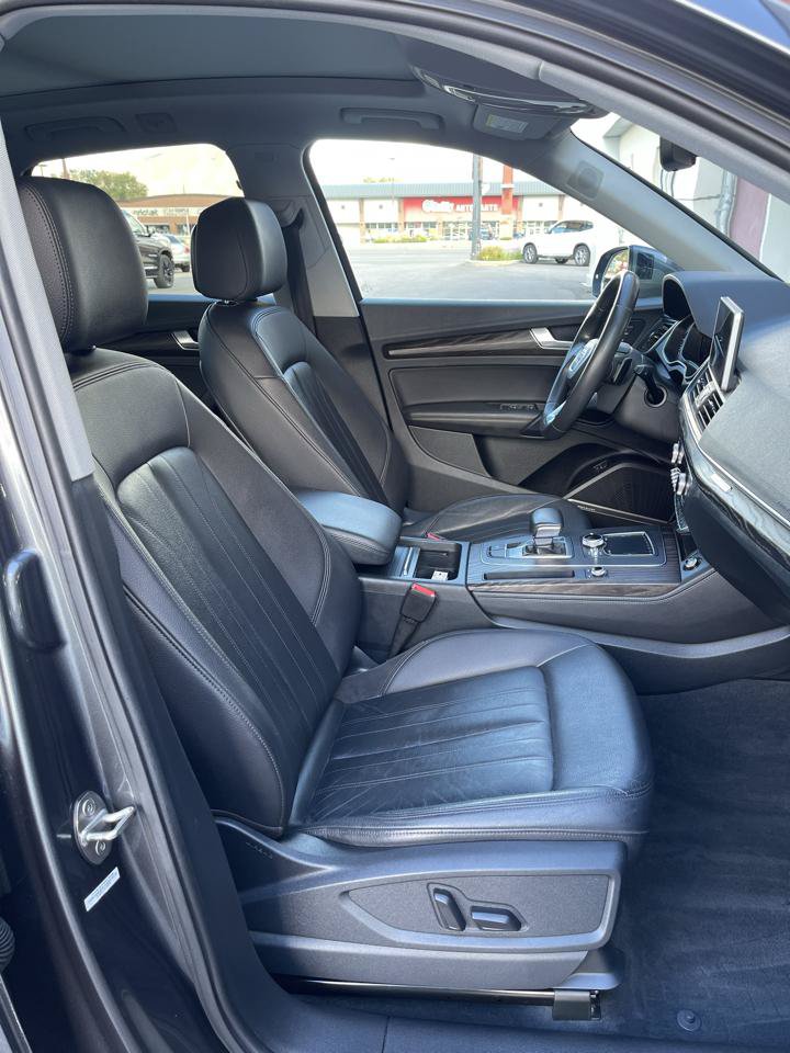 Used 2020 Audi Q5 e Premium Plus w/ Premium Plus Package AWD/4WD image 19