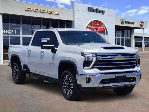 Used 2024 Chevrolet Silverado 2500 LTZ AWD/4WD image 2