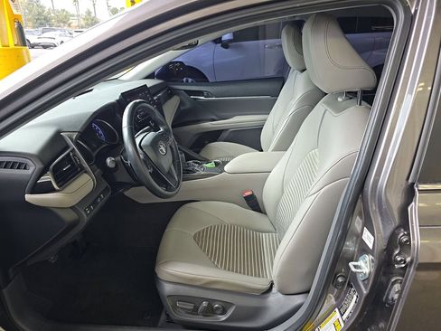 Used 2021 Toyota Camry SE w/ Convenience Package FWD image 7