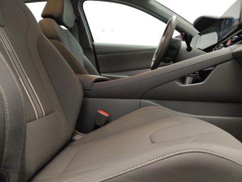 Used 2025 Hyundai Elantra SEL FWD image 21