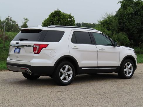 Used 2016 Ford Explorer XLT w/ Equipment Group 201A AWD/4WD image 3