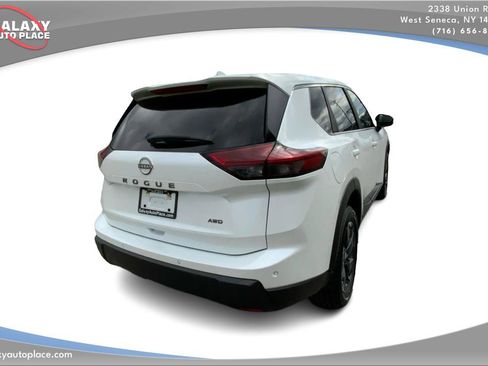 Used 2025 Nissan Rogue SV AWD/4WD image 5
