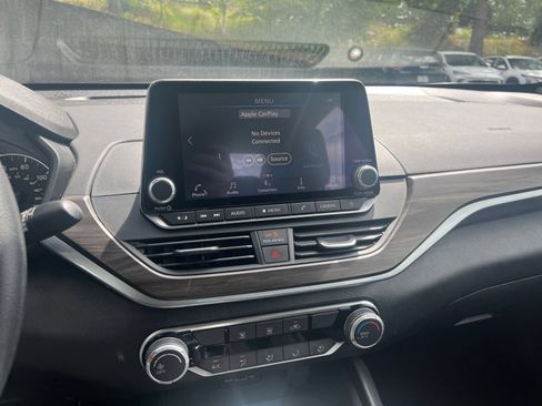 Used 2025 Nissan Altima 2.5 SV FWD image 16