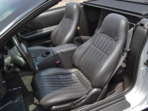 Used 2002 Chevrolet Camaro Z28 w/ SS Performance/Appearance Pkg image 20