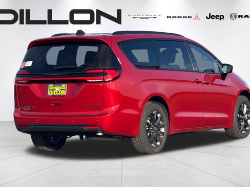 New 2026 Chrysler Pacifica Limited w/ S Appearance Package AWD/4WD image 3