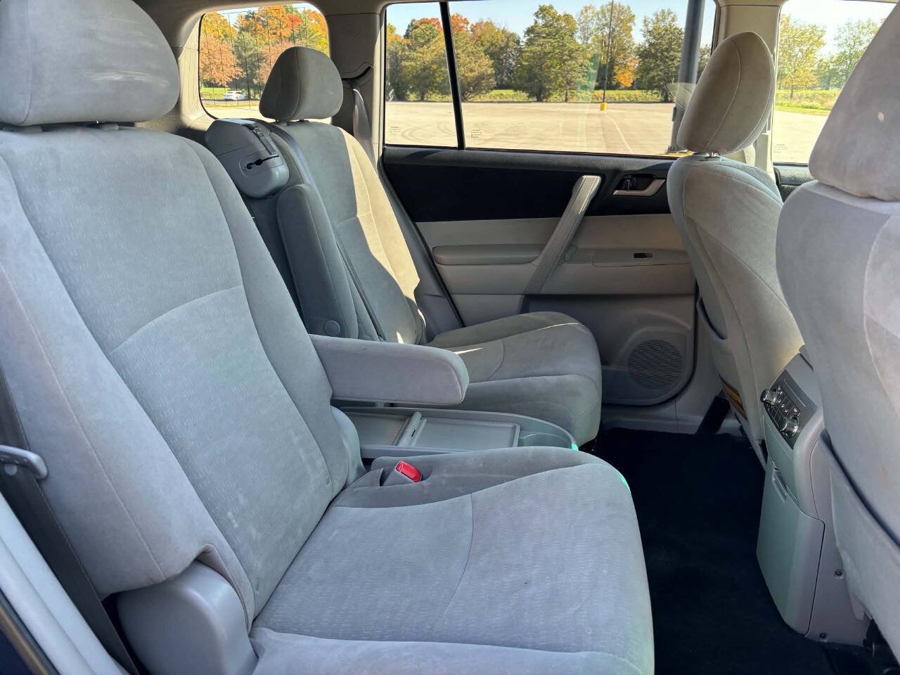 Used 2012 Toyota Highlander 4WD w/ Tech Pkg image 9