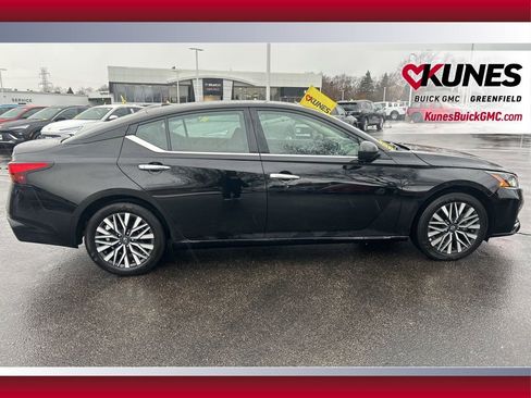 Used 2024 Nissan Altima 2.5 SV image 4