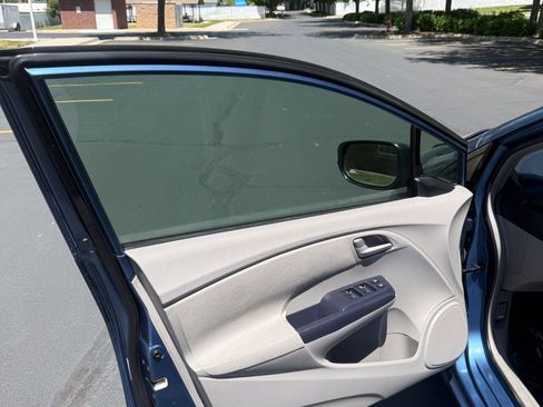Used 2010 Honda Insight EX image 18