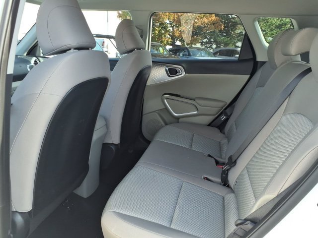 Certified 2025 Kia Soul LX w/ LX Technology Package FWD image 16