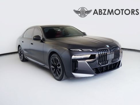 Used 2025 BMW 740i w/ Premium Package RWD image 1