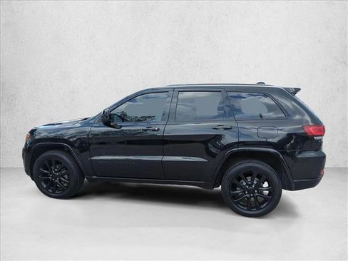 Used 2018 Jeep Grand Cherokee Altitude AWD/4WD image 8