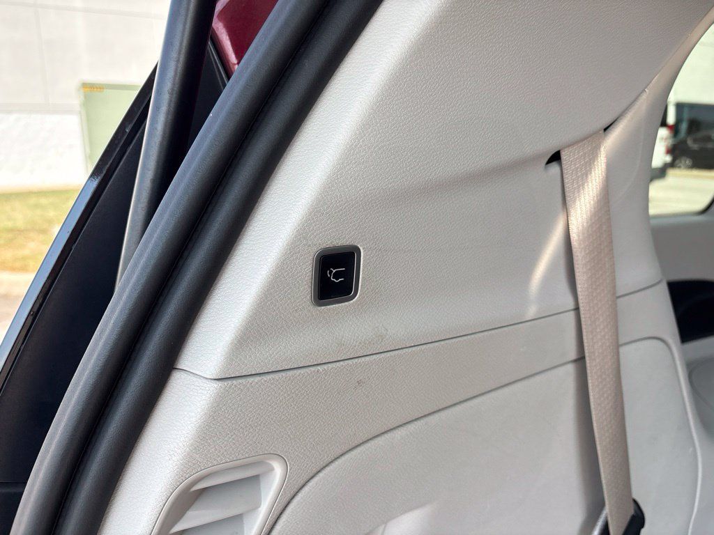 Used 2018 Chrysler Pacifica Touring Plus FWD image 23