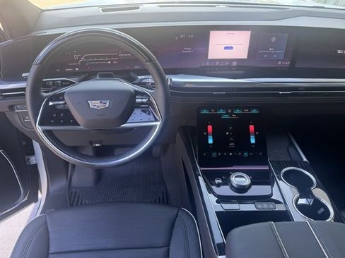 Used 2025 Cadillac Escalade ESV Sport w/ LPO, ONYX Package image 20