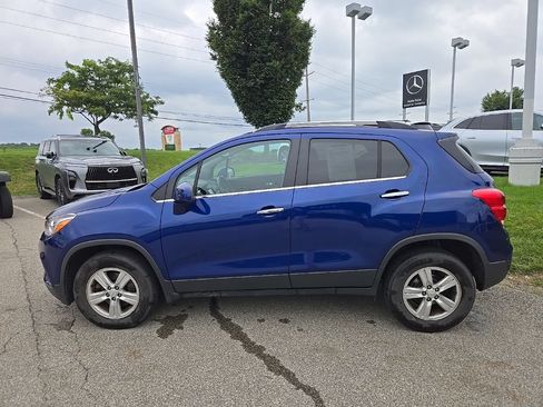 Used 2017 Chevrolet Trax LT w/ LT Convenience Package AWD/4WD image 9