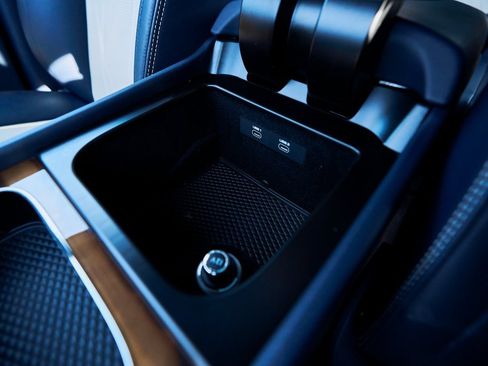 Used 2021 Bentley Bentayga image 62