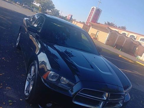 Used 2013 Dodge Charger R/T image 1